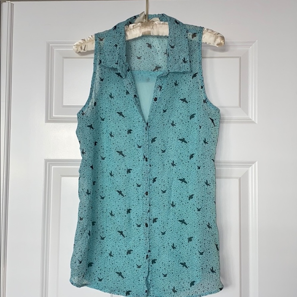 Mudd women’s button-up sleeveless, sheer top
